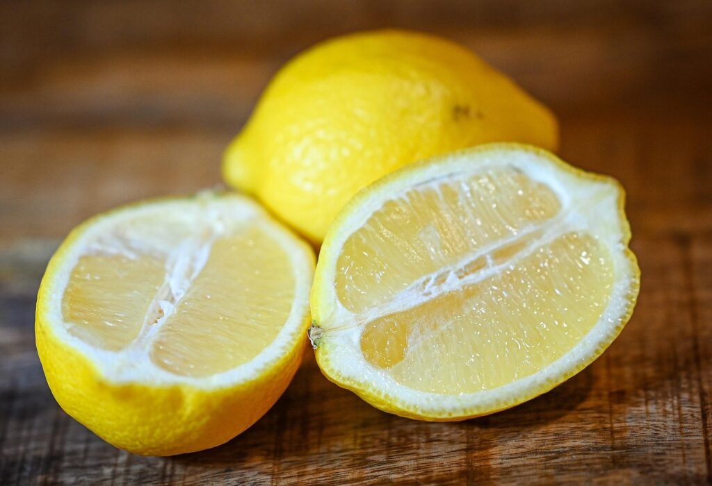 Top 15 Low-Sugar Fruits That Help Control Blood Sugar Naturally