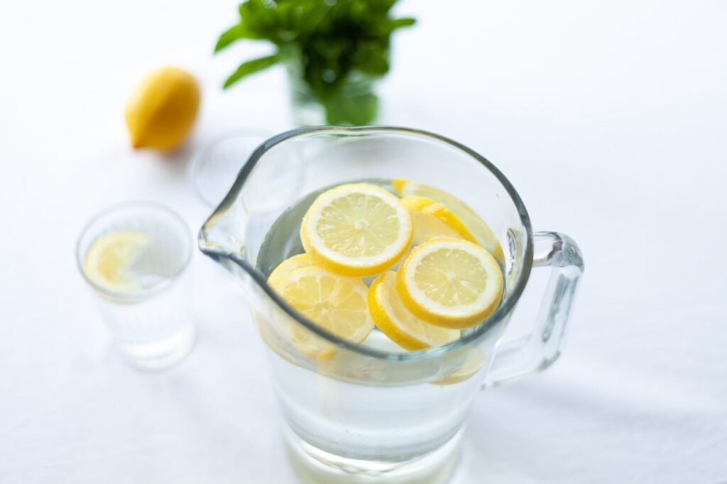 10 Amazing Benefits of Drinking Lemon Water on an Empty Stomach