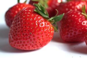12 Amazing Health Benefits of Strawberries