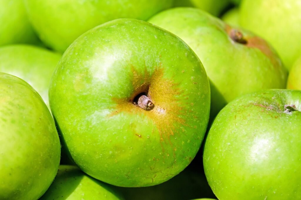 Green Apples vs Red Apples Which One Is Healthier