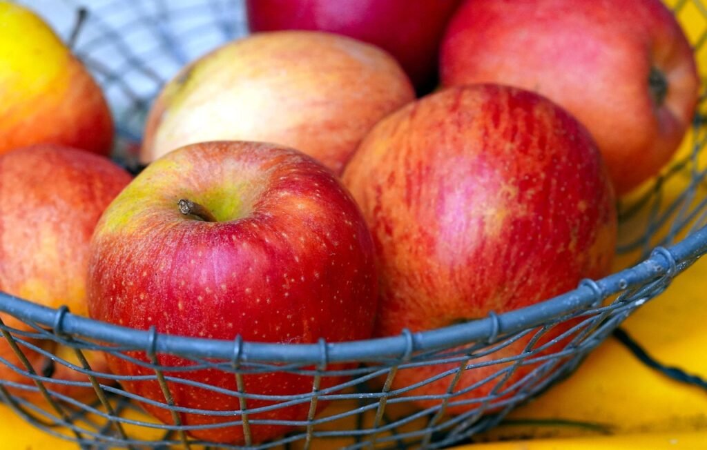 Green Apples vs Red Apples Which One Is Healthier