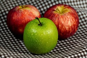 Green Apples vs Red Apples Which One Is Healthier